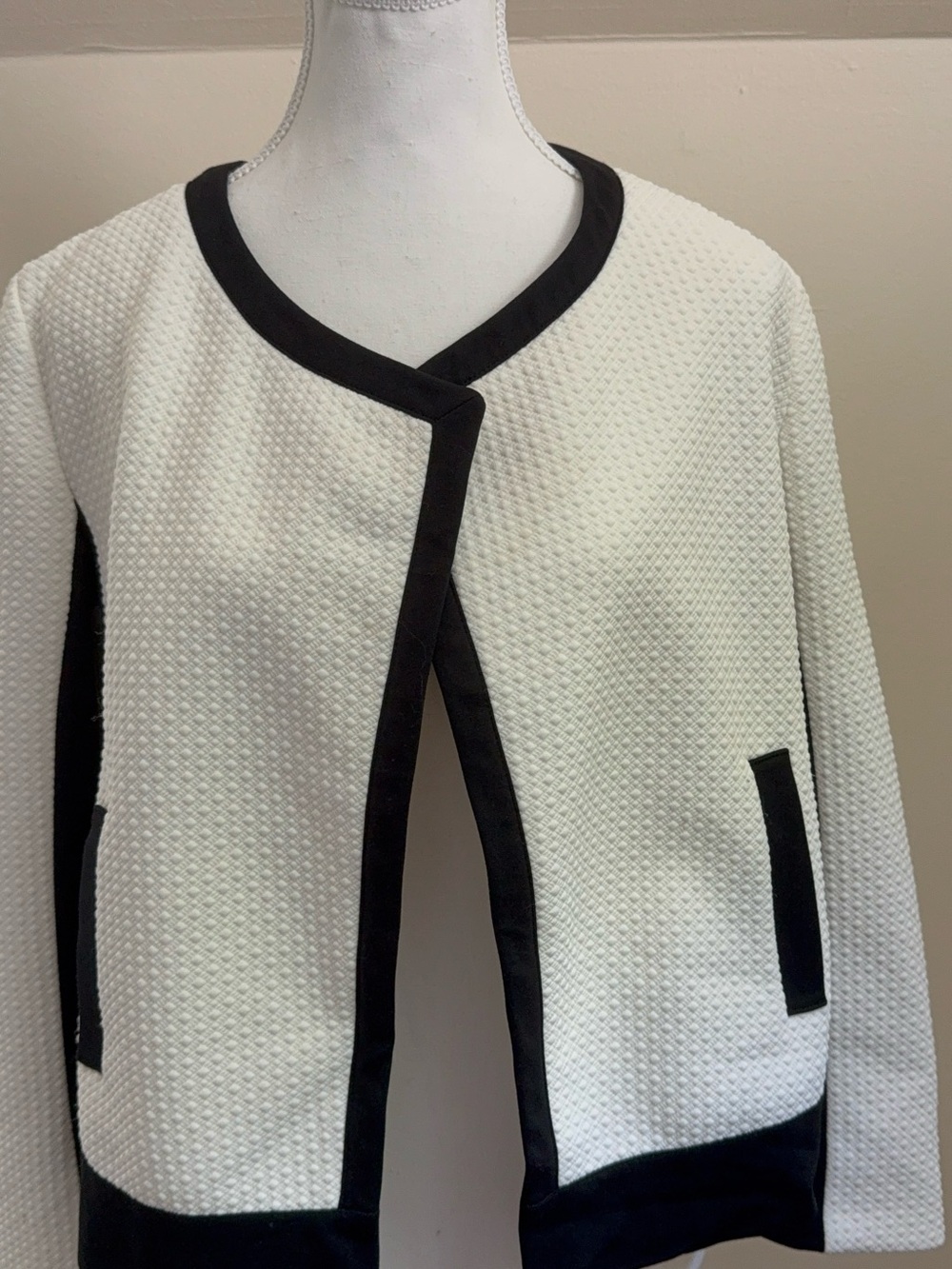 XS Ann TaylClassic Contrast Trim White Jacket with Black Accents